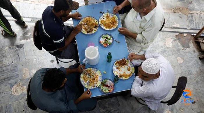 Sindh govt issues new coronavirus guidelines, allows indoor dining till 12am