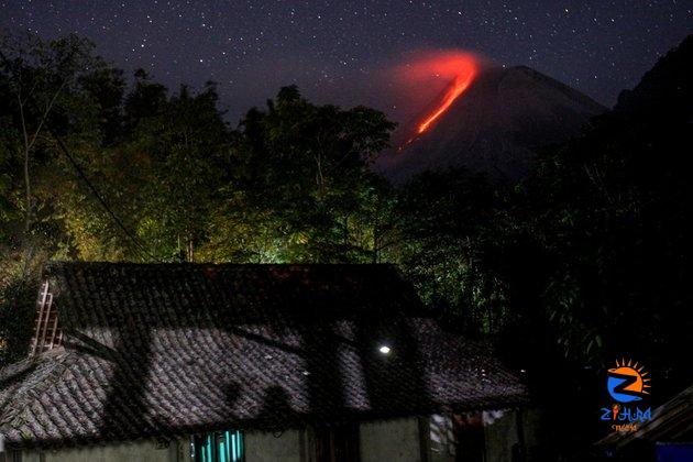 Indonesia’s Mt. Merapi spews volcanic materials