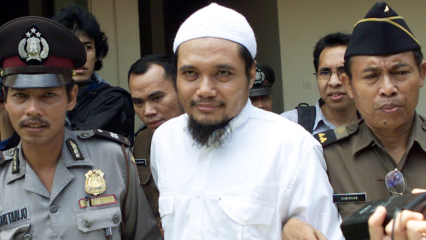 Indonesian officials arrest suspected leader of group linked to Bali bombings