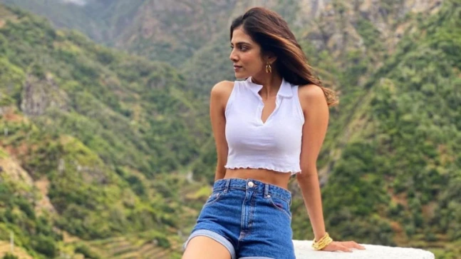 Malavika Mohanan enjoys endless skies and sea in Portugal. See pics