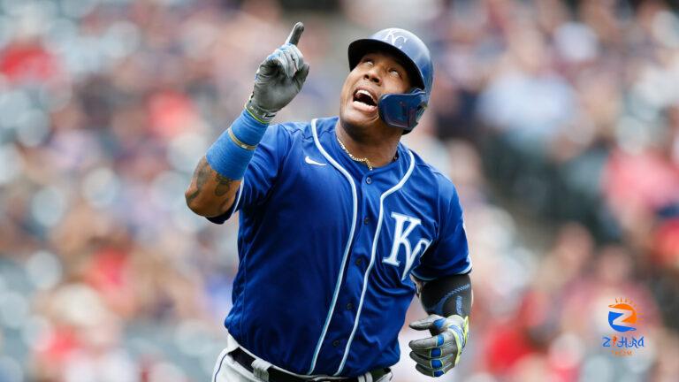 Royals’ Salvador Perez breaks Johnny Bench’s MLB record with 46th home run by catcher