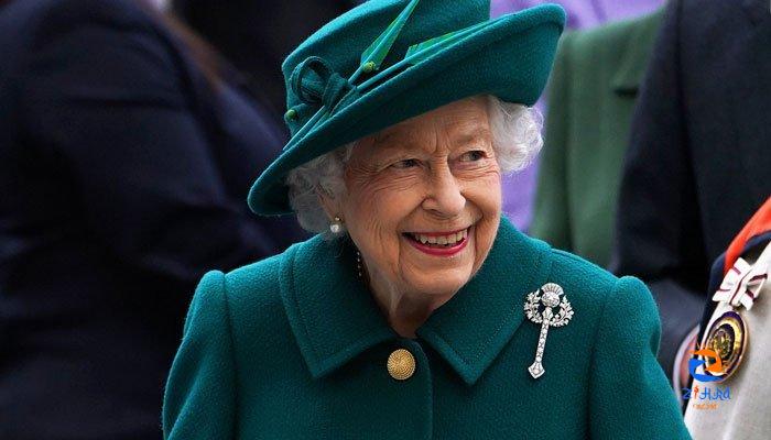 Queen appears in public for first time since back sprain