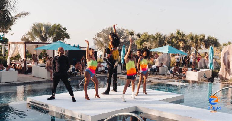 This new beachside brunch features a fabulous live show