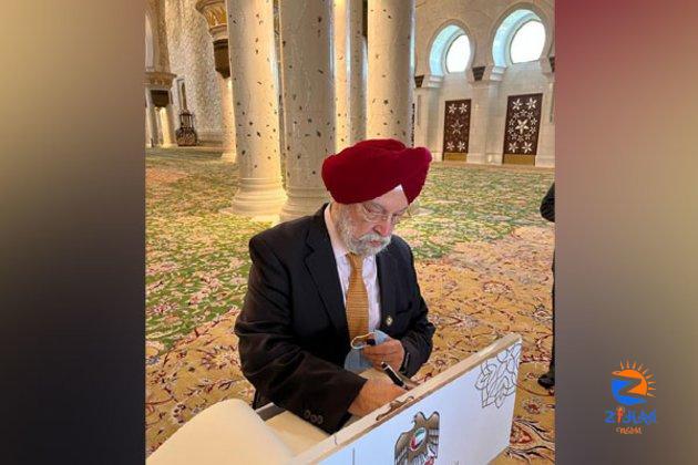 Hardeep Singh Puri visits Sheikh Zayed Grand Mosque in Abu Dhabi during second day of UAE visit