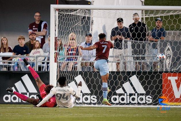 Rapids throttle LAFC in finale, earn top seed in Western Conference