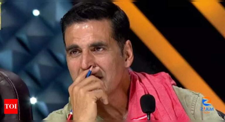 Akshay Kumar in tears after watching Rakshabandhan video featuring his sister on Superstar Singer 2; watch