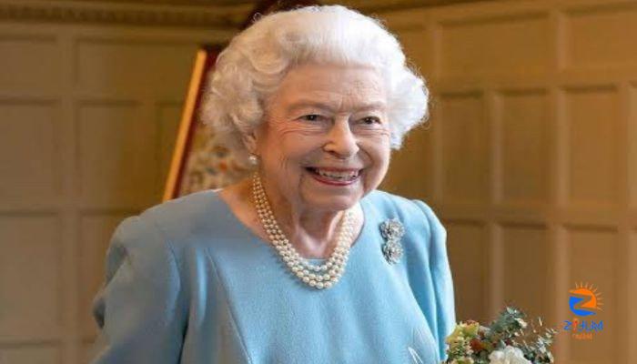 ‘Queen Elizabeth’s hand shows she is receiving injections?’