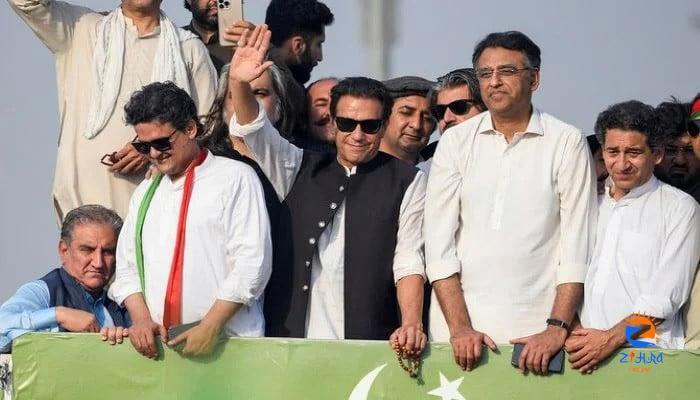 All eyes on PTI’s long march as Imran seeks snap polls