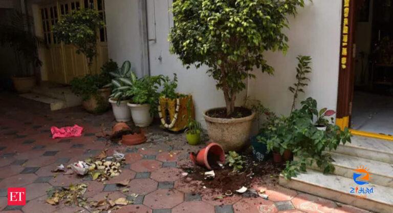 Hyderabad: 8 booked under non-bailable sections for vandalising BJP MP Arvind Dharmapuri's house