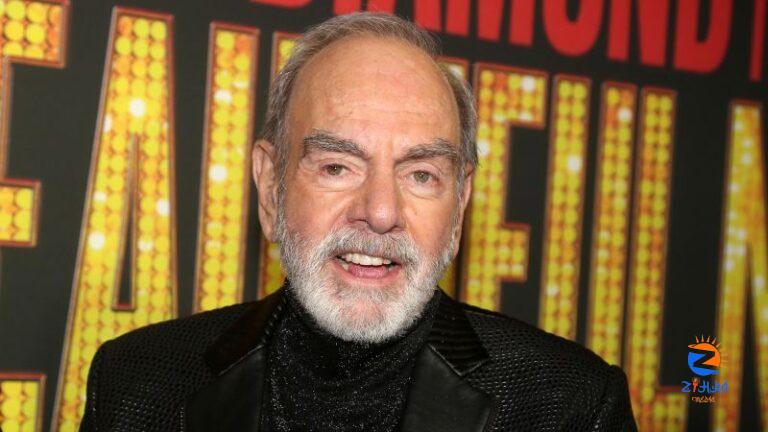 Neil Diamond surprises audience with ‘Sweet Caroline’ at Broadway opening