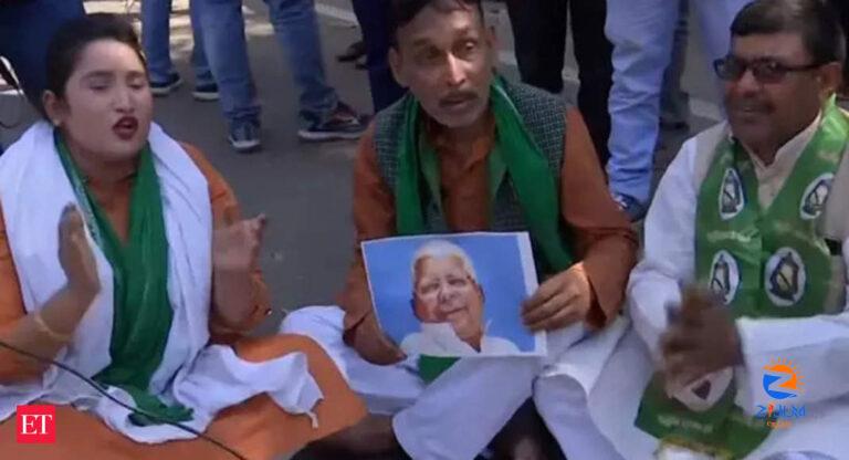 RJD protest: Bihar: RJD workers stage protest against raid at residence of former CM Rabri Devi – The Economic Times Video