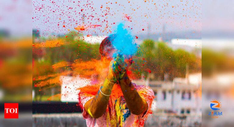 Happy Choti Holi 2023: 51 Best Holi Wishes, Messages, Quotes and Images to share with friends and family