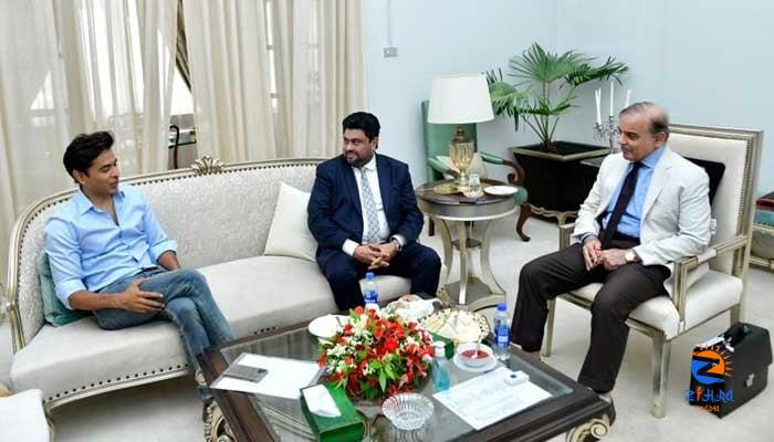 PM Shehbaz meets Shehzad Roy amid Karachi visit