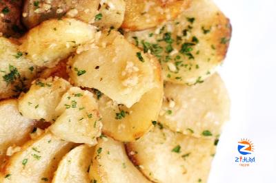 Need to bulk up your meal? Try these roasted potato slices for a crunchy, aromatic side dish