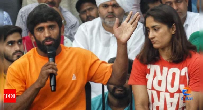 We are ready to return all our medals and awards: Vinesh Phogat, Bajrang Punia | More sports News