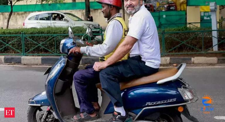 rahul gandhi: Rahul Gandhi rides scooter with a delivery boy in Bengaluru, watch! – The Economic Times Video