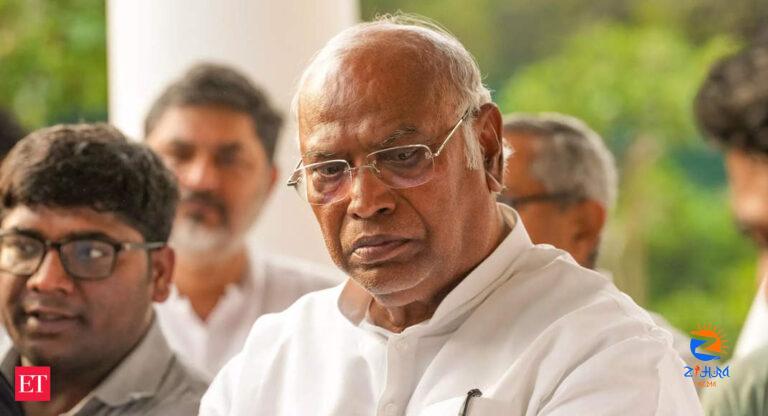 Karnataka: Three Congress central observers meet Mallikarjun Kharge in Delhi