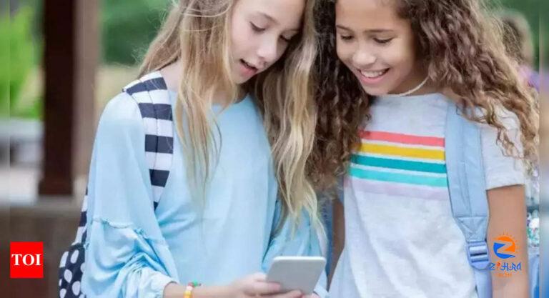 Kids using smartphone may face mental issues: Study