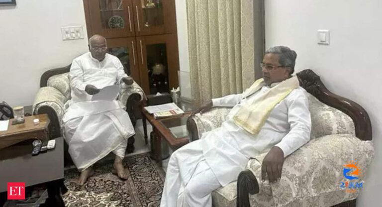 Karnataka CM race: Siddaramaiah arrives at Congress chief Mallikarjun Kharge's Delhi residence