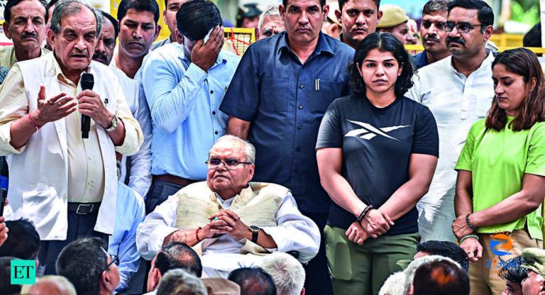 cbi: CBI searches premises of Satya Pal Malik’s ex-media advisor