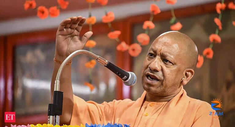 yogi adityanath: Shift all public service offices to complexes coming up in Gorakhpur, Varanasi: Yogi Adityanath to officials