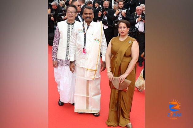 Union Minister Murugan poses with Oscar-winning ‘The Elephant Whisperers’ producer Guneet Monga