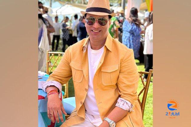 Madhur Bhandarkar arrives in casuals for IIFA 2023 in Abu Dhabi