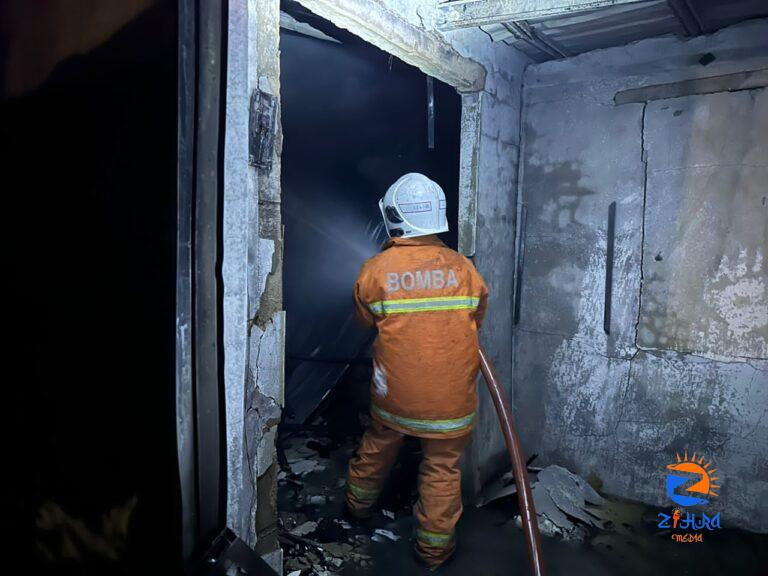 Fire leaves 13 in Siburan homeless, destroys vehicles 