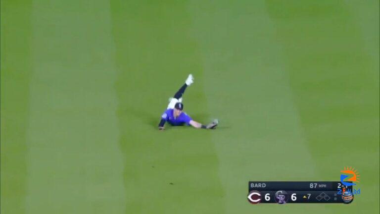 Rockies' Brenton Doyle makes an amazing diving catch in the seventh vs. the Reds