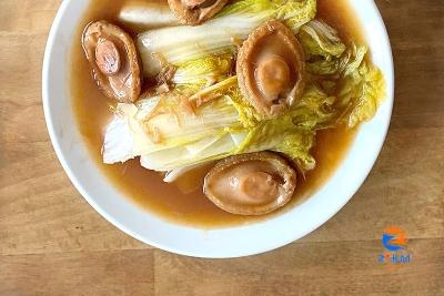 For an indulgent weekend, enjoy this luxurious abalone and cabbage simmered in superior stock gravy