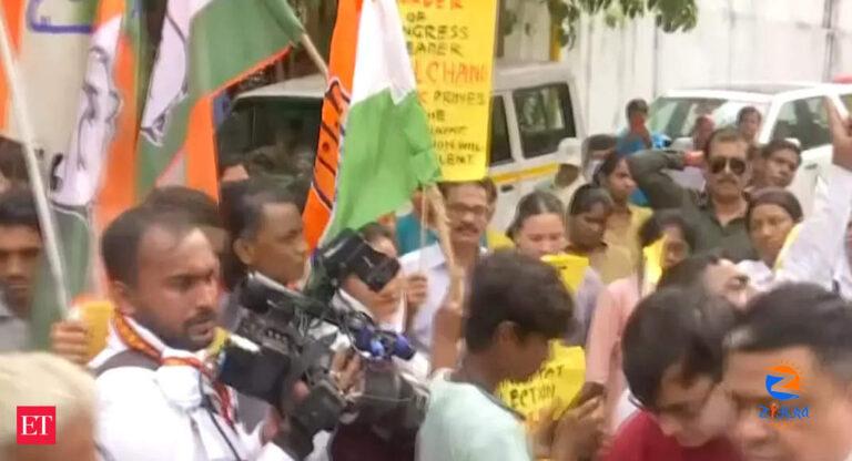 congress: Bengal panchayat polls: Congress workers hold protest outside election office in Kolkata – The Economic Times Video