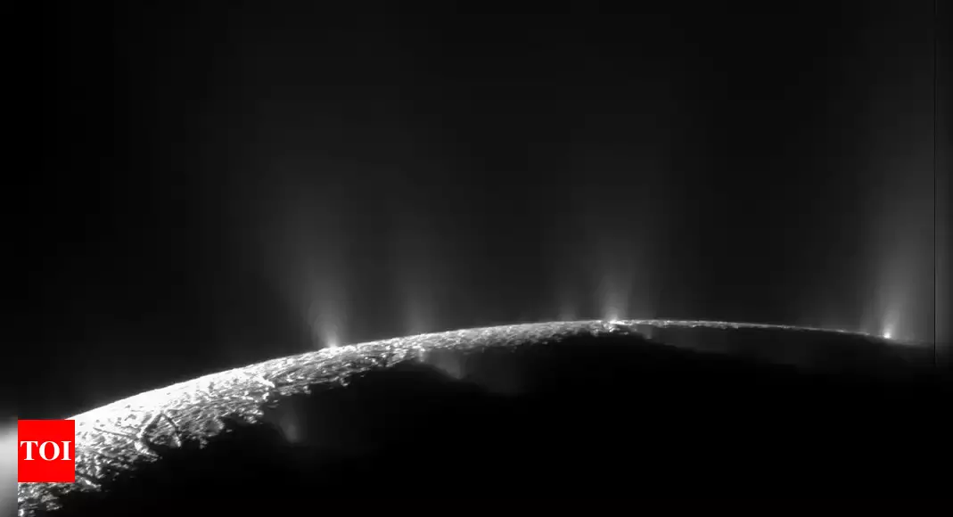 Saturn: Signalling potential life, phosphorous detected in ocean on Saturn’s moon