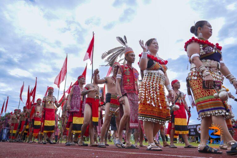 Betong comes alive in grand Gawai Dayak parade (VIDEO)