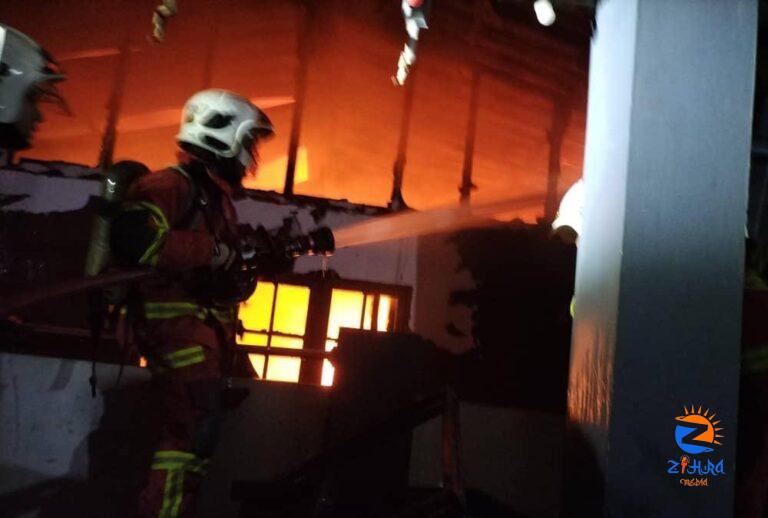 22 left homeless after fire razes their house in Miri