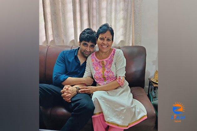 Adivi Sesh spends time with Major Sandeep Unnikrishnan’s family on film’s first anniversary