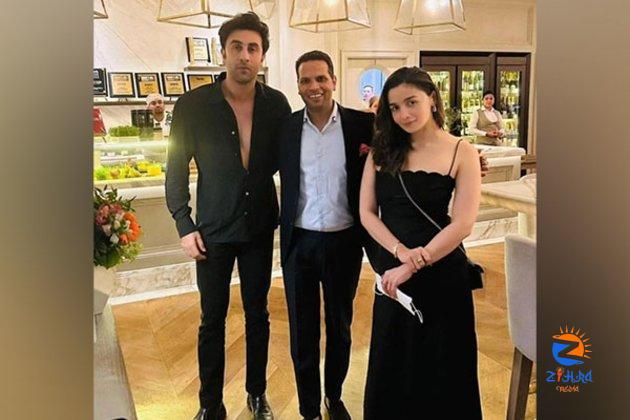 Ranbir Kapoor, Alia Bhatt twin in black outfits as they pose with a fan in Dubai