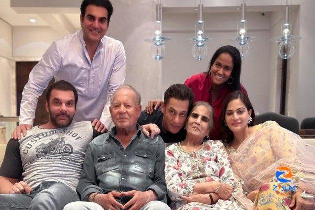 Salman Khan wishes fans Eid mubarak, shares family picture