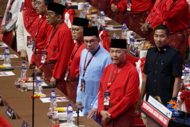 After 25 years, Anwar returns to Umno general assembly