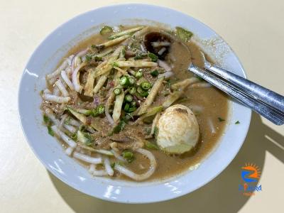 For a night-time treat, PJ Jalan 223’s Laksa Penang Rahim hits the spot