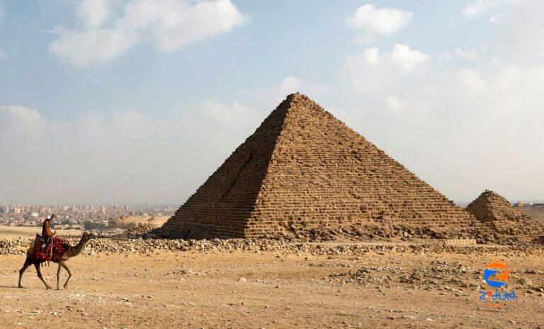 Cabinet denies closure of Giza pyramids area for development work