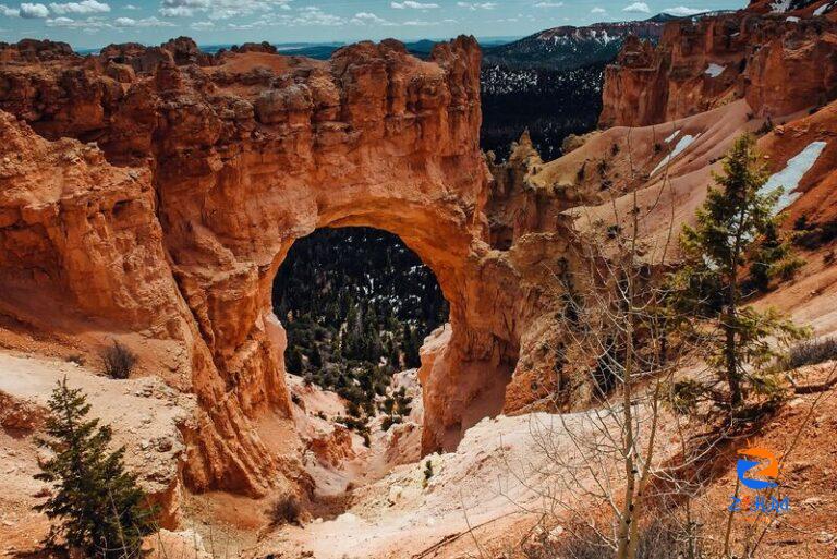 Popular and scenic hike in Bryce Canyon National Park