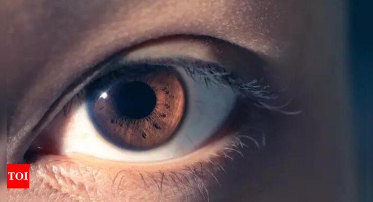 Indian-American surgeon determines molecular age of eye for 1st time