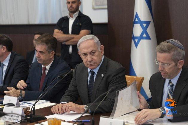 Netanyahu, Gantz agree to form emergency unity govt and war cabinet