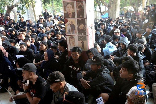 Indonesians Mark First Anniversary of Stadium Crush That Killed 135