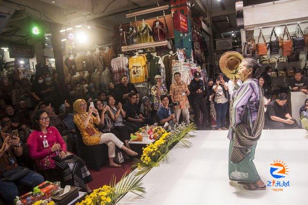 Traditional merchant fashion show in Indonesia