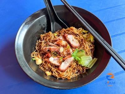 Head to this stall selling cheap and tasty ‘wantan mee’ and pork noodles in Brickfields