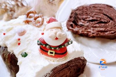 From a Yule log to roasting Japanese ‘mochi’ rolls like marshmallows, may your Christmas be a blessed feast!