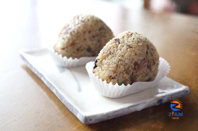 No more grain drain: ‘Rice’ to the occasion with this crusty-savoury ‘chasiu onigiri’ and a pilaf-like pesto rice