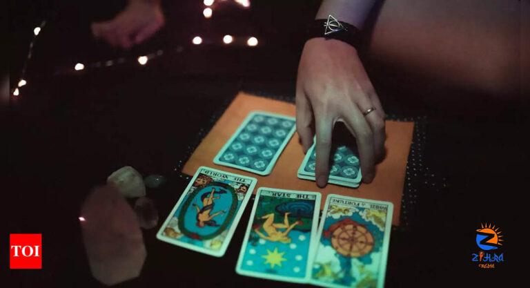 Unlock your intuition : Tarot readings made easy