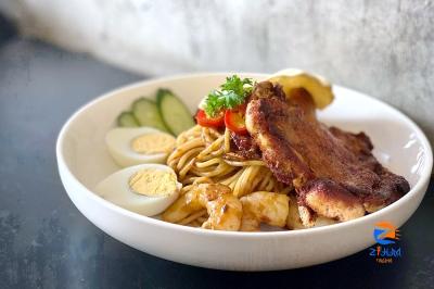 For a surprisingly good rendition of ‘nasi lemak’ pasta, drop by The Dough Factory in Bandar Sri Damansara